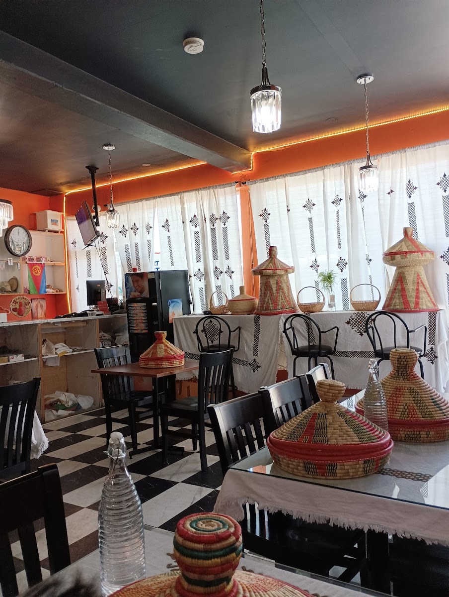 Restaurant Nakfa β Restaurant / Cafe in Montreal - Image 2