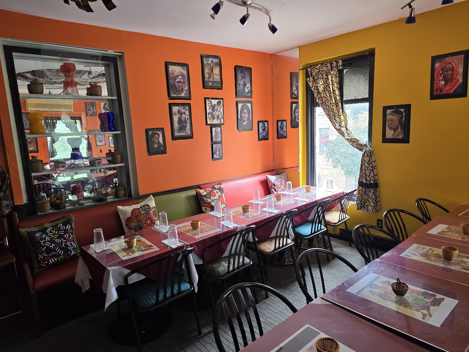 Ethiopian House β Restaurant / Cafe in Toronto - Image 3
