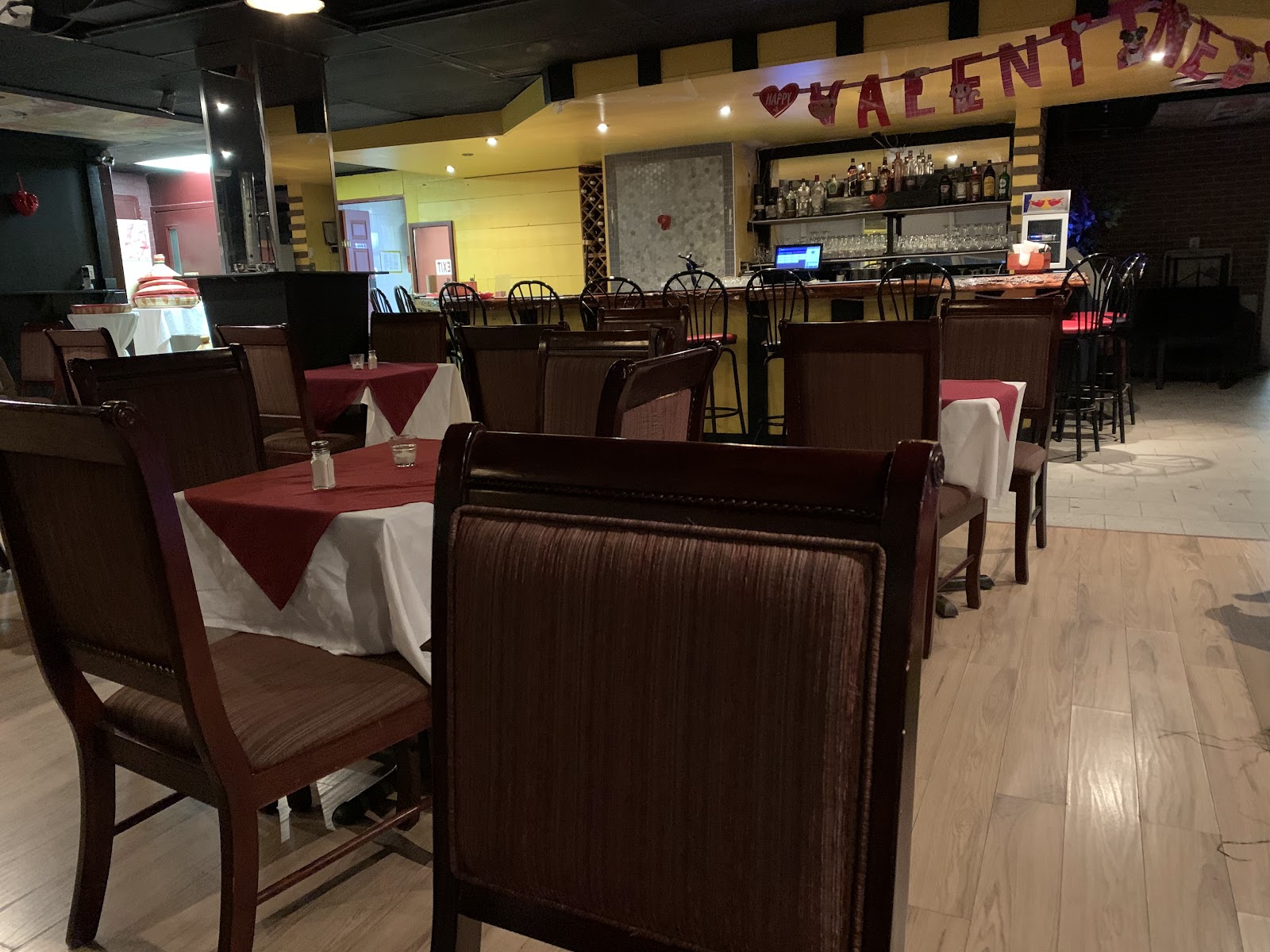 D'Afrique Restaurant & Bar โ Restaurant / Cafe in Ottawa - Image 3