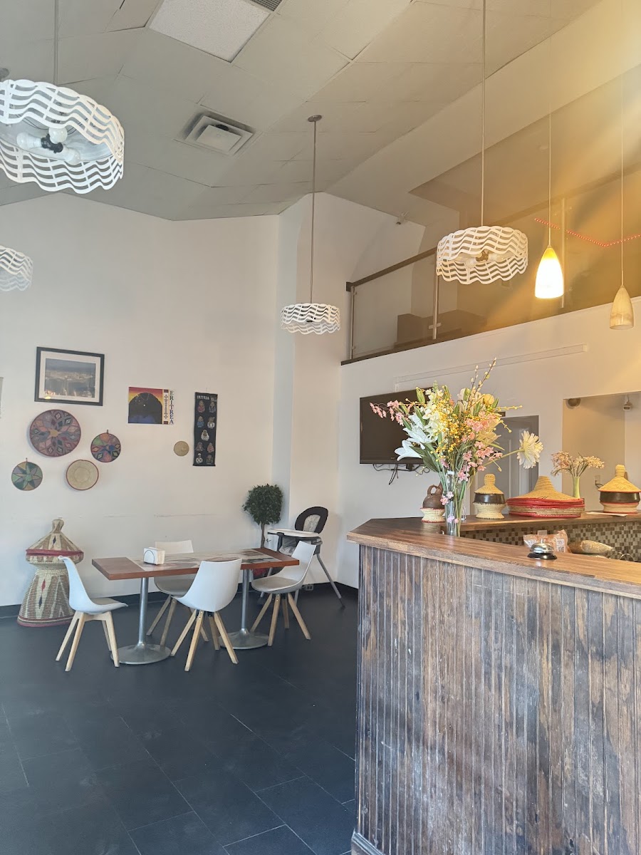 Dahlak Eritrean Restaurant & Bar β Restaurant / Cafe in Saskatoon - Image 4