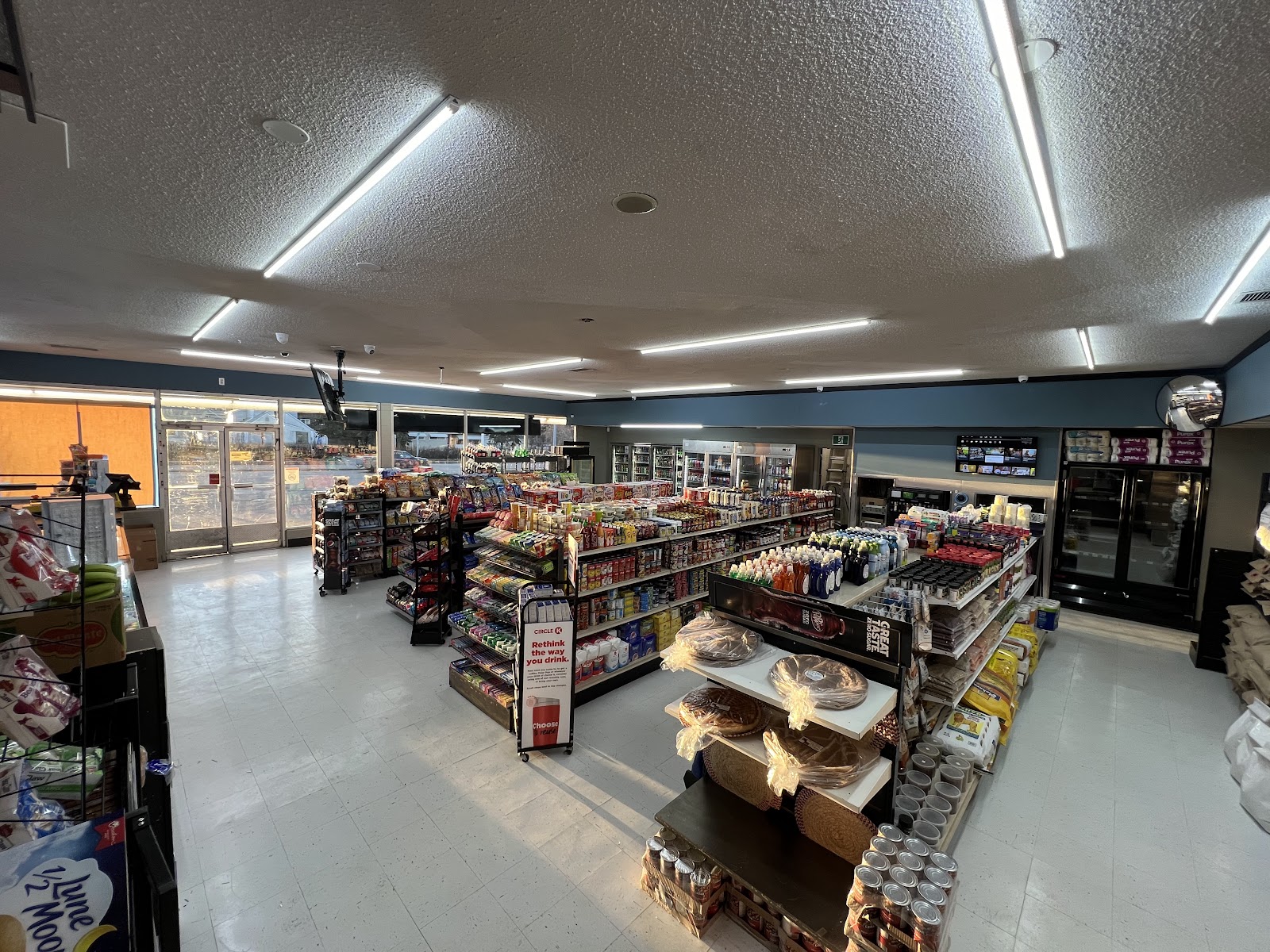 Winco II convenience store — Convenience | Grocery Store in Edmonton - Image 4