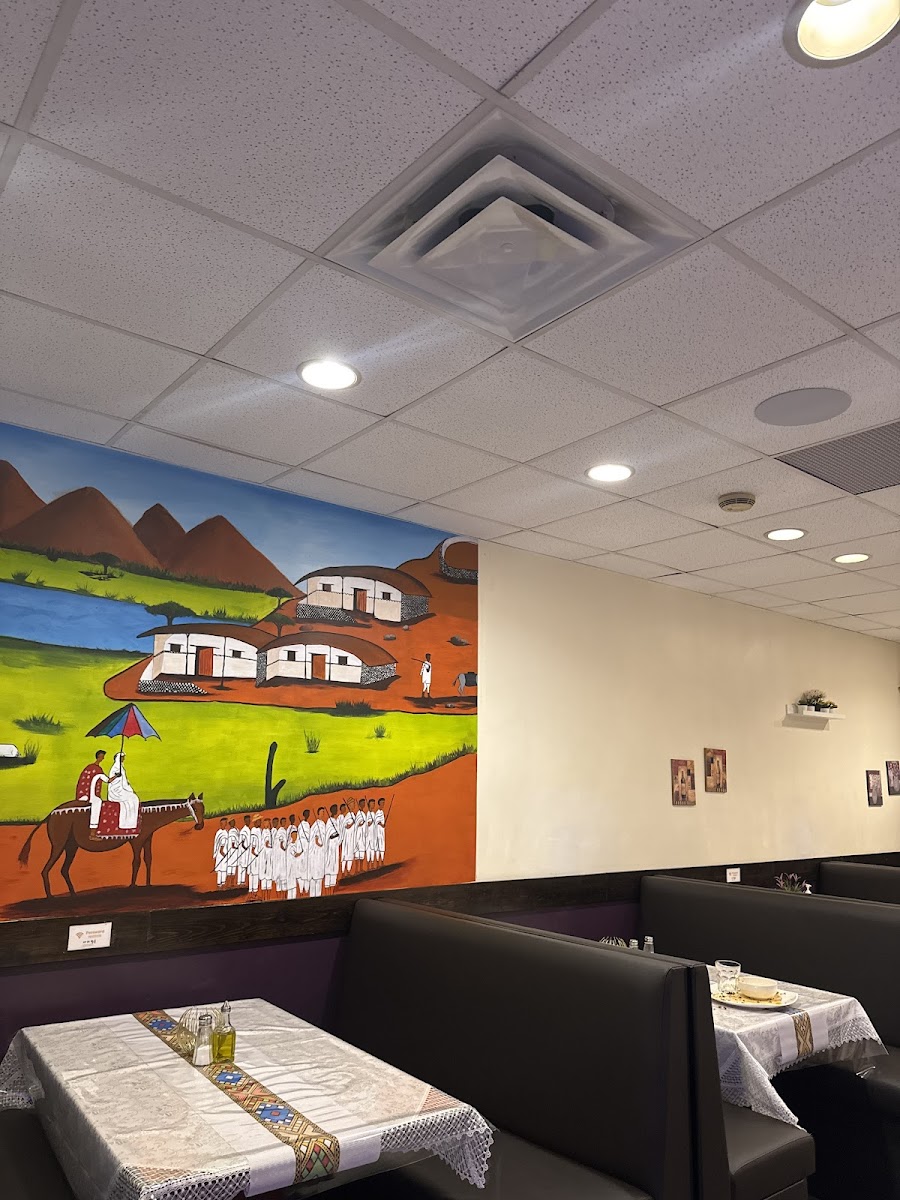 Hdmona Habesha Eritrean Bar and Restaurant โ Bar / Lounge in Surrey - Image 1
