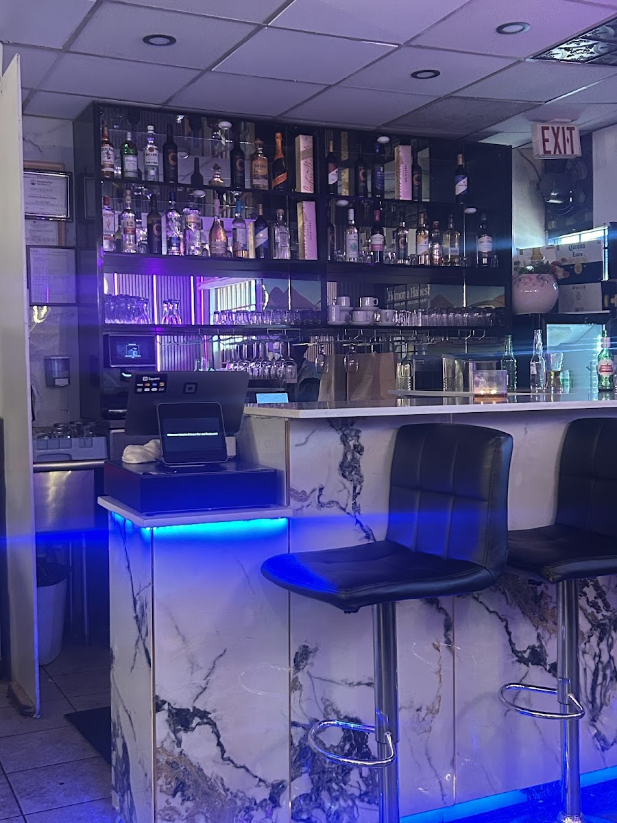 Hdmona Habesha Eritrean Bar and Restaurant โ Bar / Lounge in Surrey - Image 2