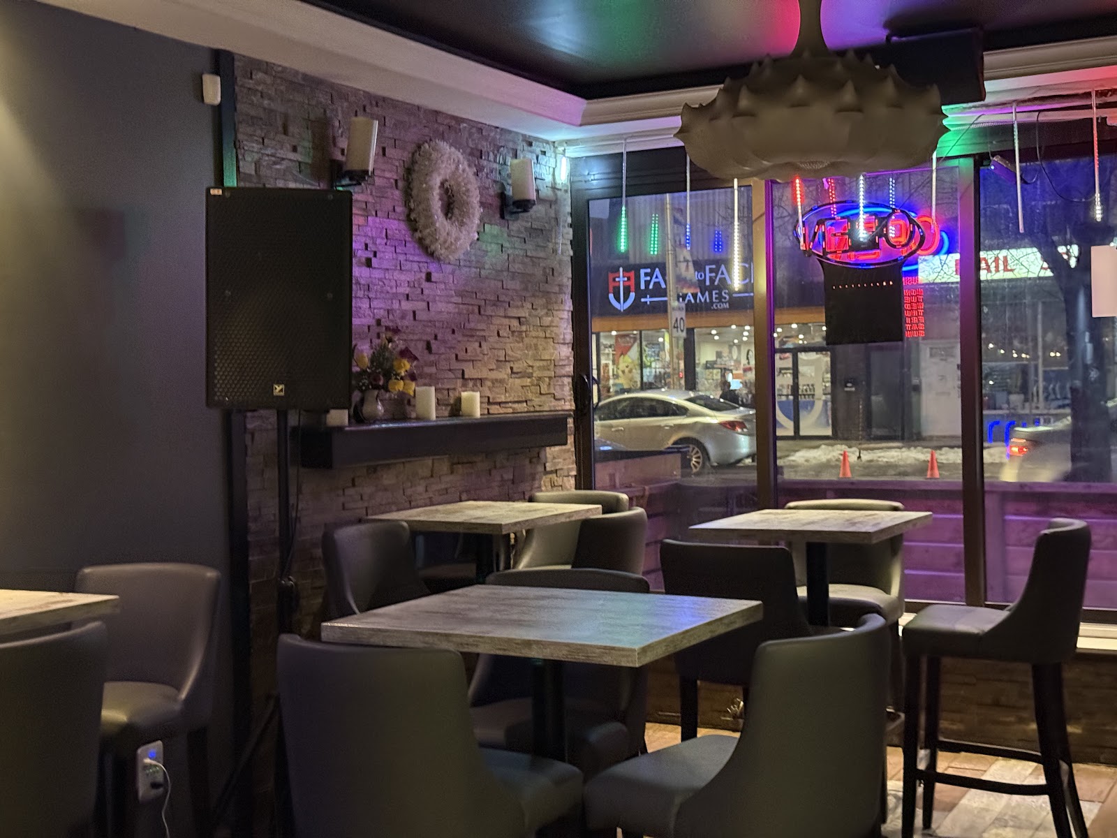ELIZABETH BAR AND RESTAURANT β Restaurant / Cafe in Toronto - Image 3