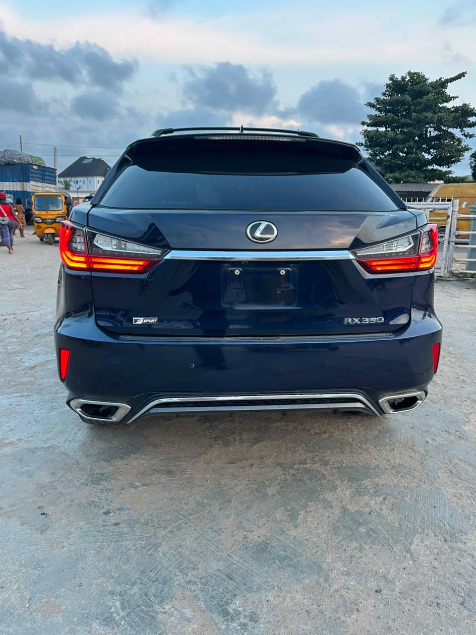 Lexus F-sport