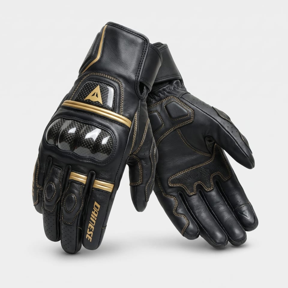 Set Dainese Negro/Oro: detalle de los guantes