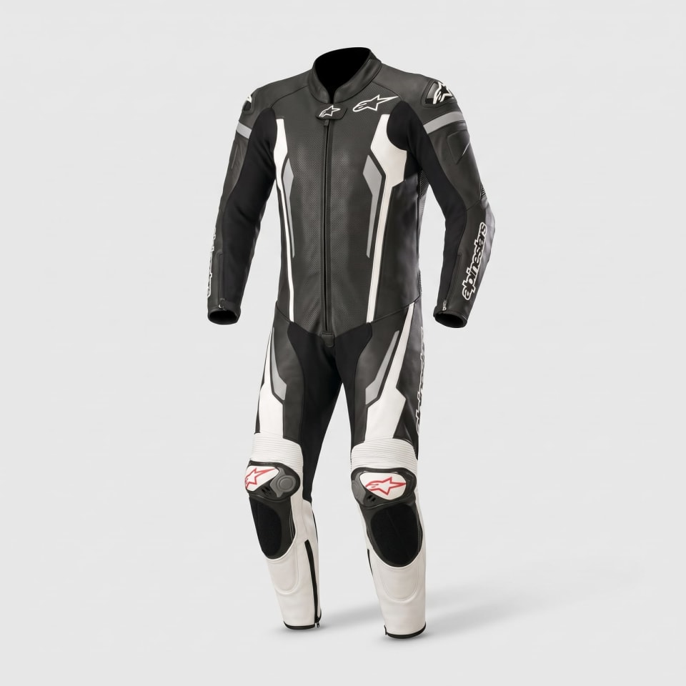 Mono Alpinestars Negro/Blanco: foto principal en maniquí invisible, fondo de estudio