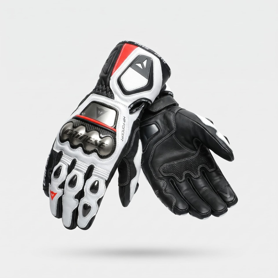 Mono Dainese Negro/Rojo Flúor + Guantes: detalle de los guantes