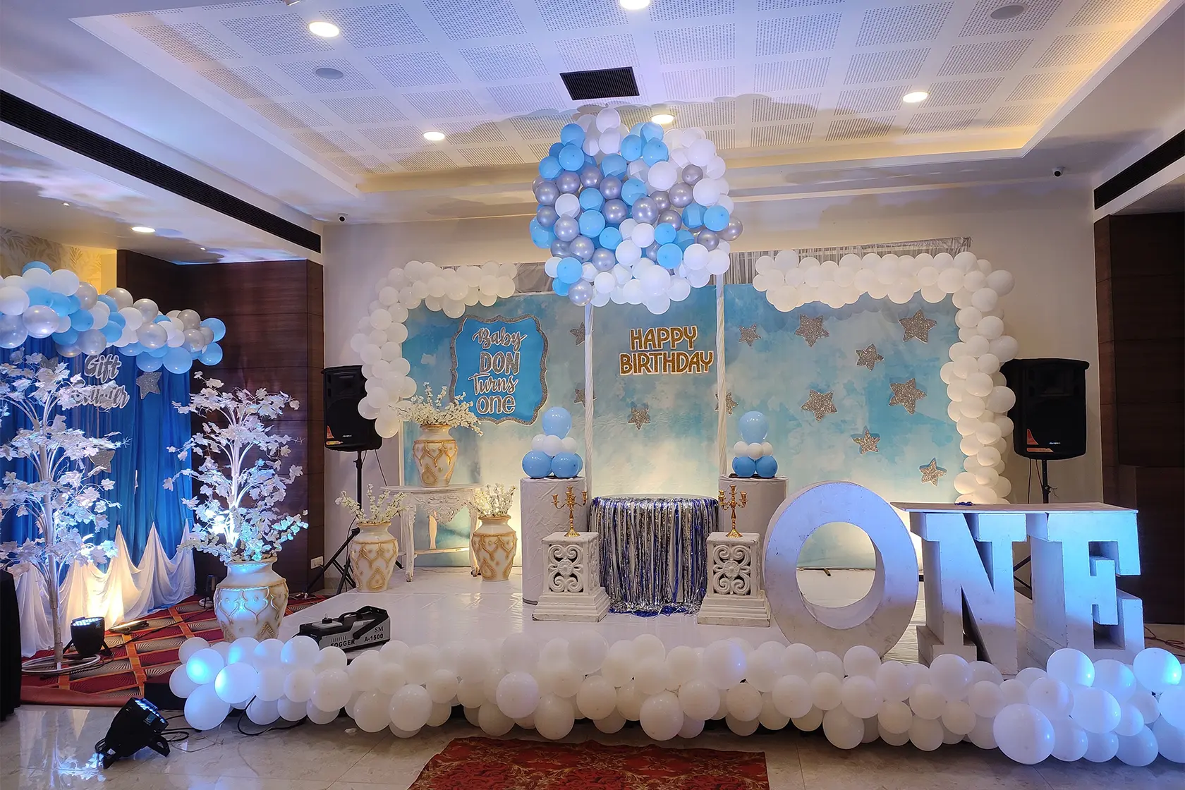Cloud Events — Birthday Gold Decor