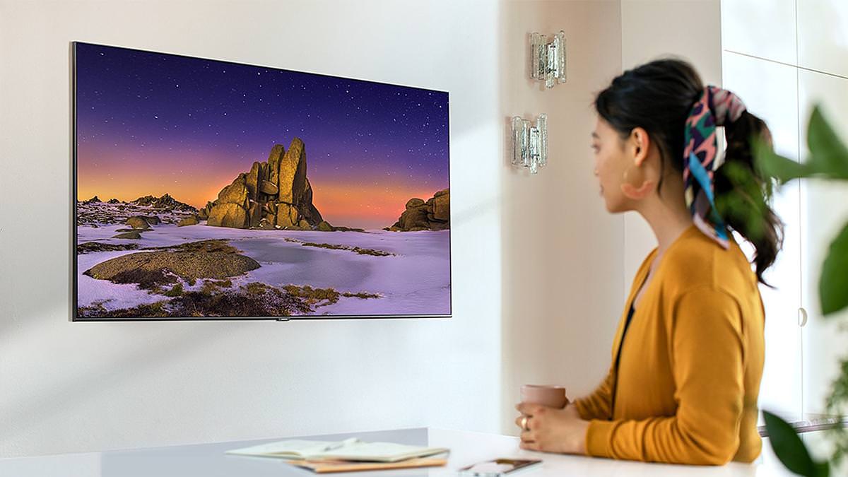 Samsung UA82TU8000WXXY features