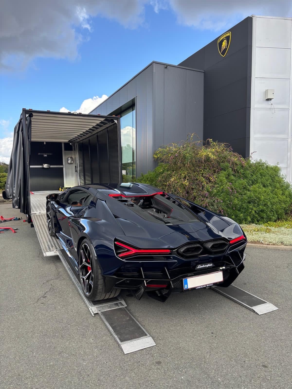 Lamborghini Revuelto