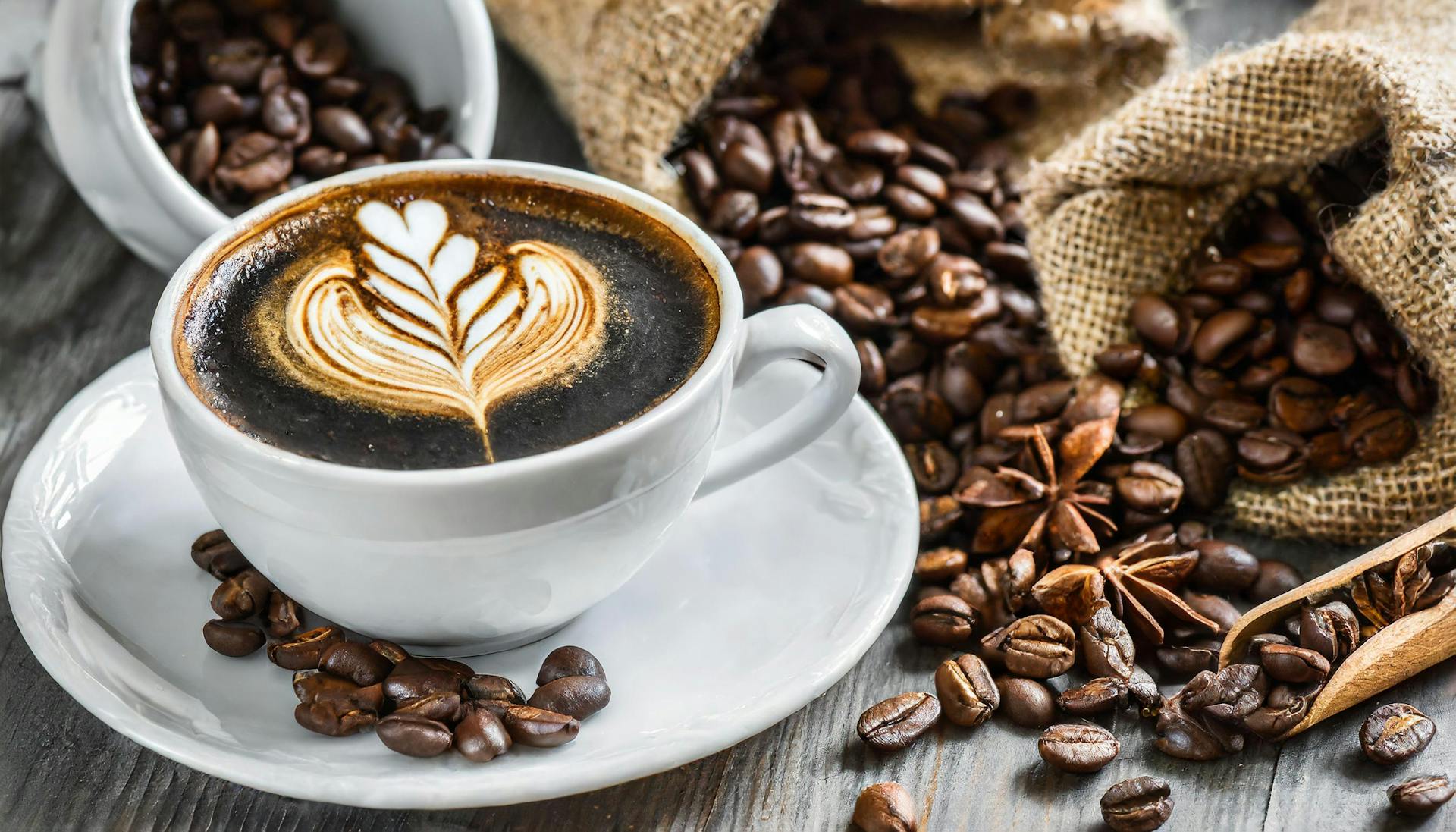 ☕ कॉफ़ी हेल्दी है या नहीं? कॉफ़ी पीने के 10 फायदे और नुकसान