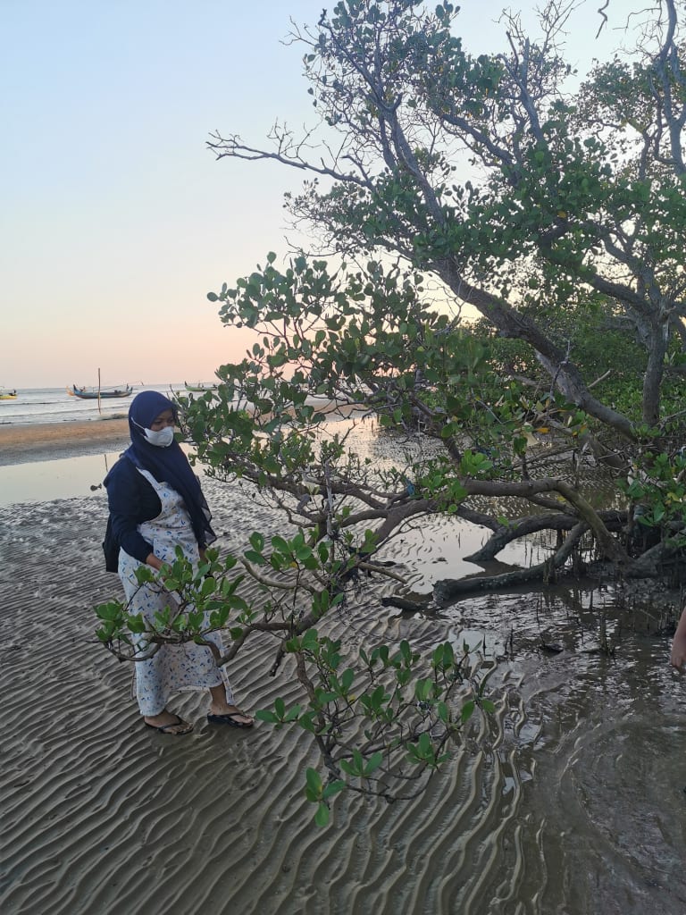 Ngepantai di Pantai Song Osong Aengsareh Sampang