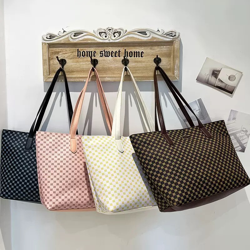 VICCY TOTE BAG