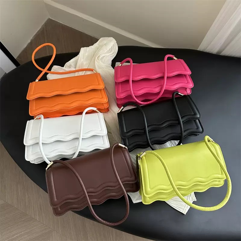 UNDERARM ZIGZAG BAG