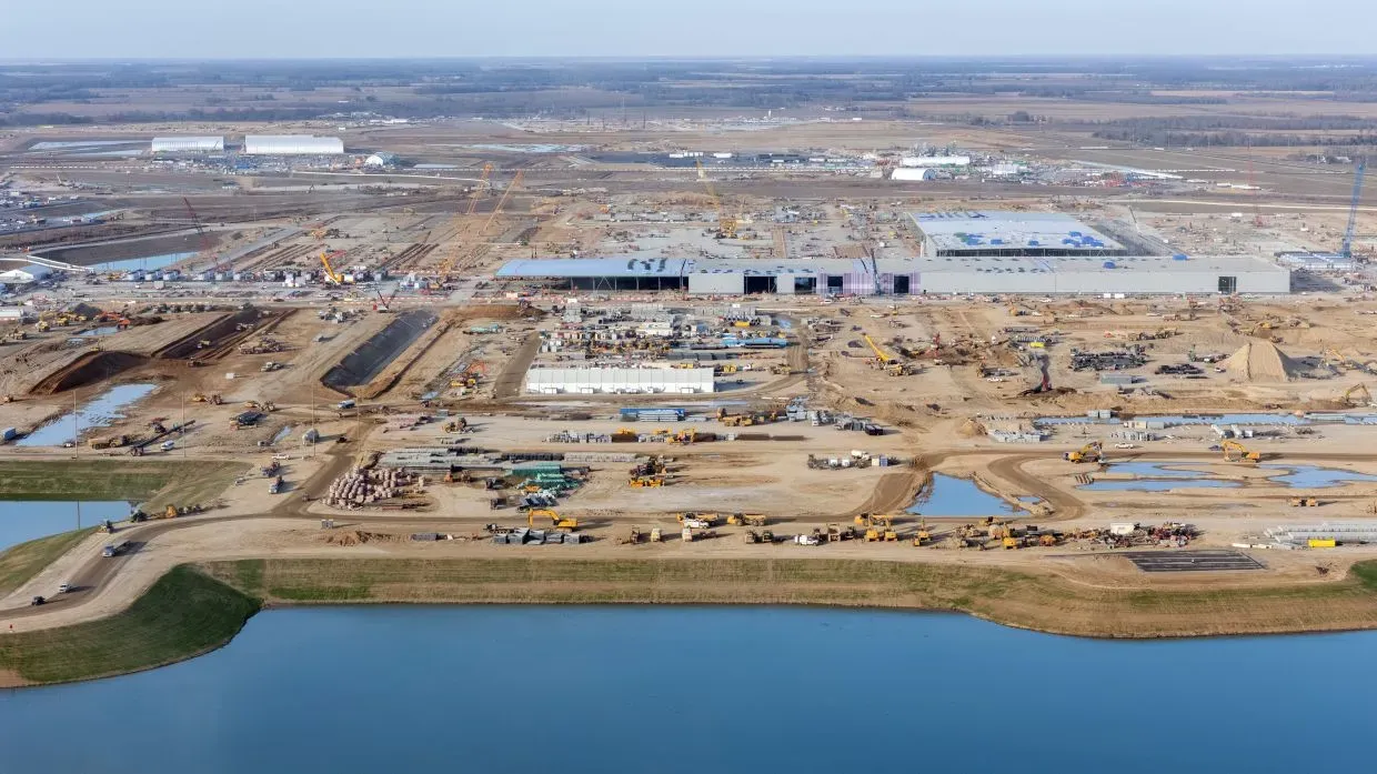 Tech leaders are all in on AI. The public, not so much.