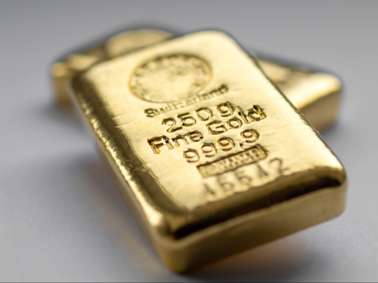 Gold price climbs to a fresh record as geopolitics drive haven demand