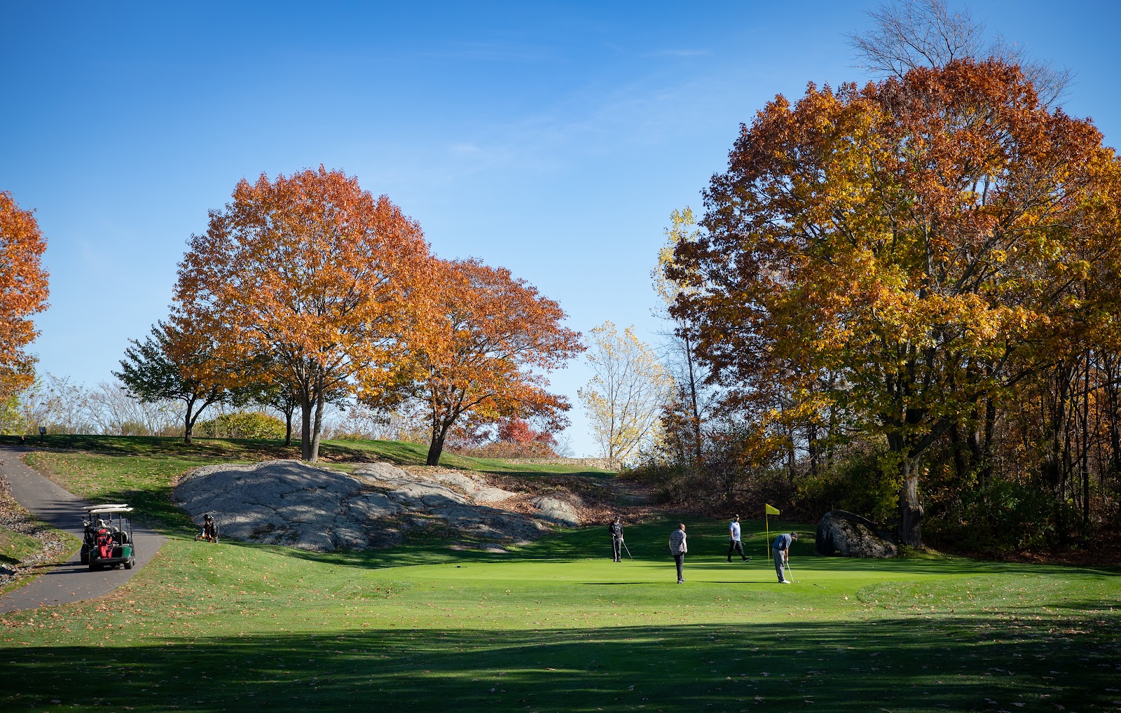 Mount Hood Golf Course is a beautiful 18-hole golf course that's open to the public, located 20 minutes north of Boston, MA.
