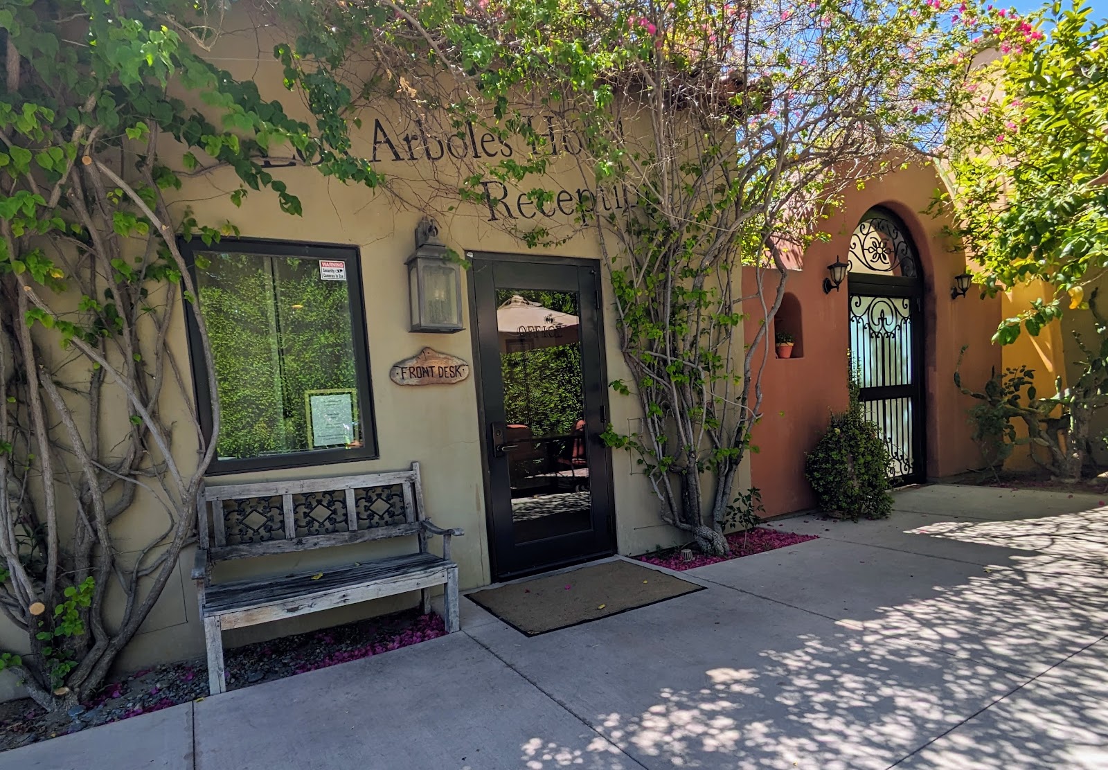 Los Arboles Hotel