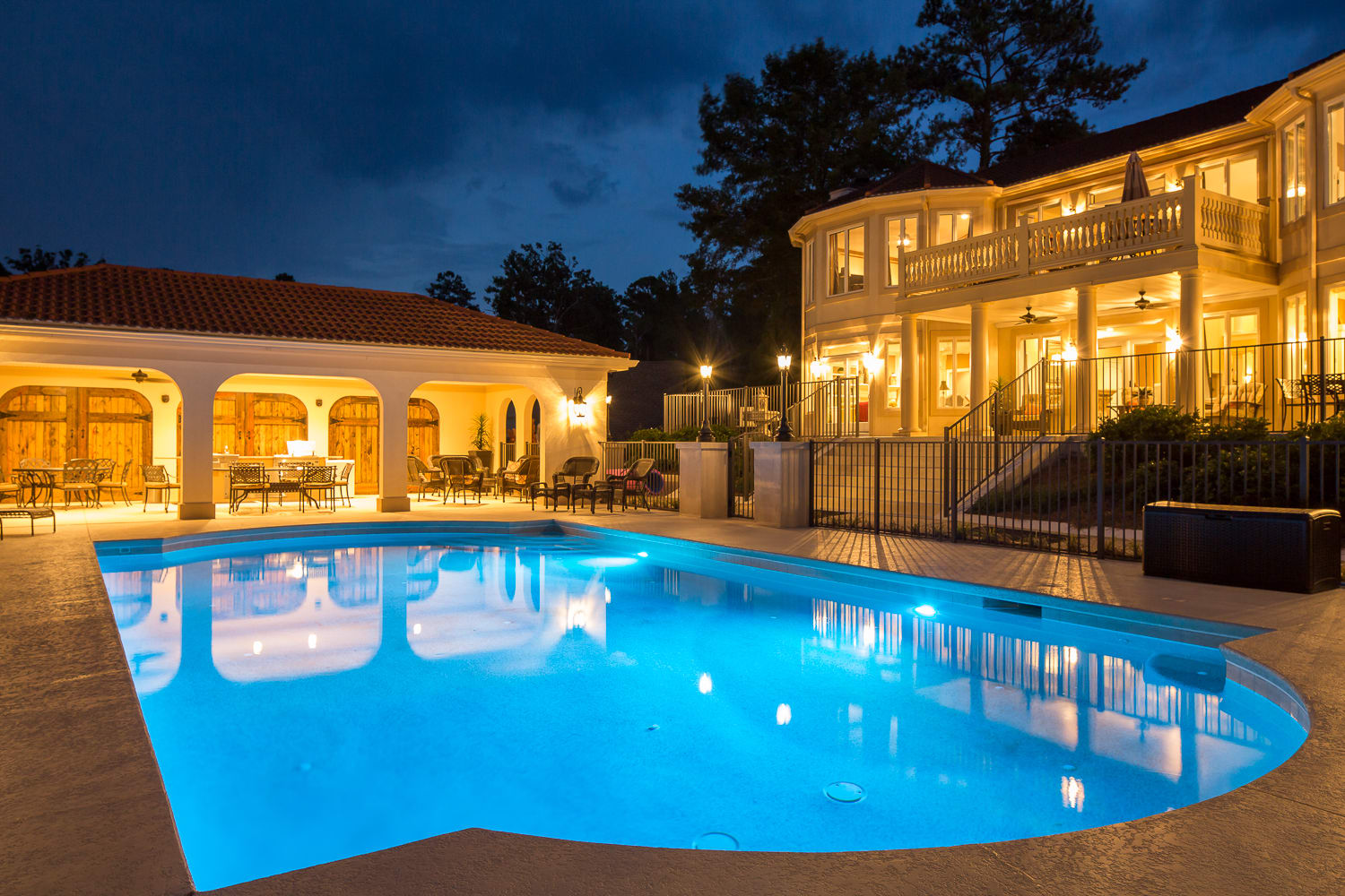 12,000 sq ft, Lake front home, Pool, Luxury