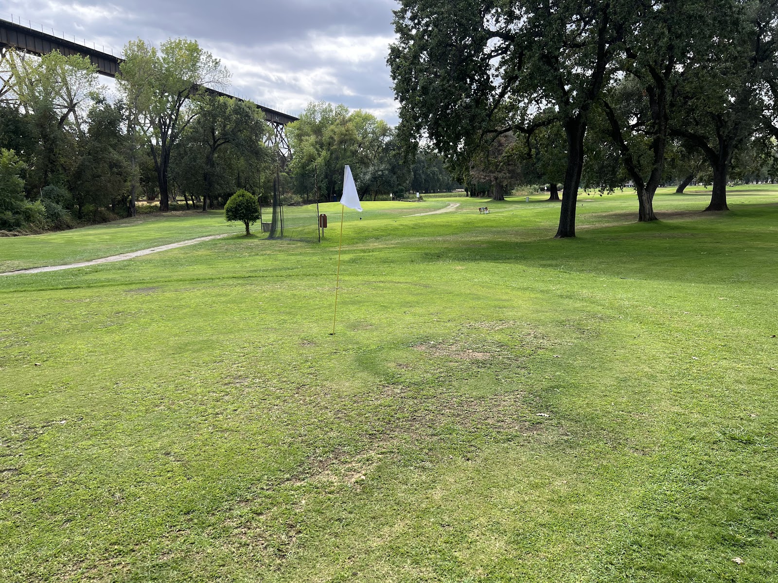 Lake Redding Golf Course - Golf Course