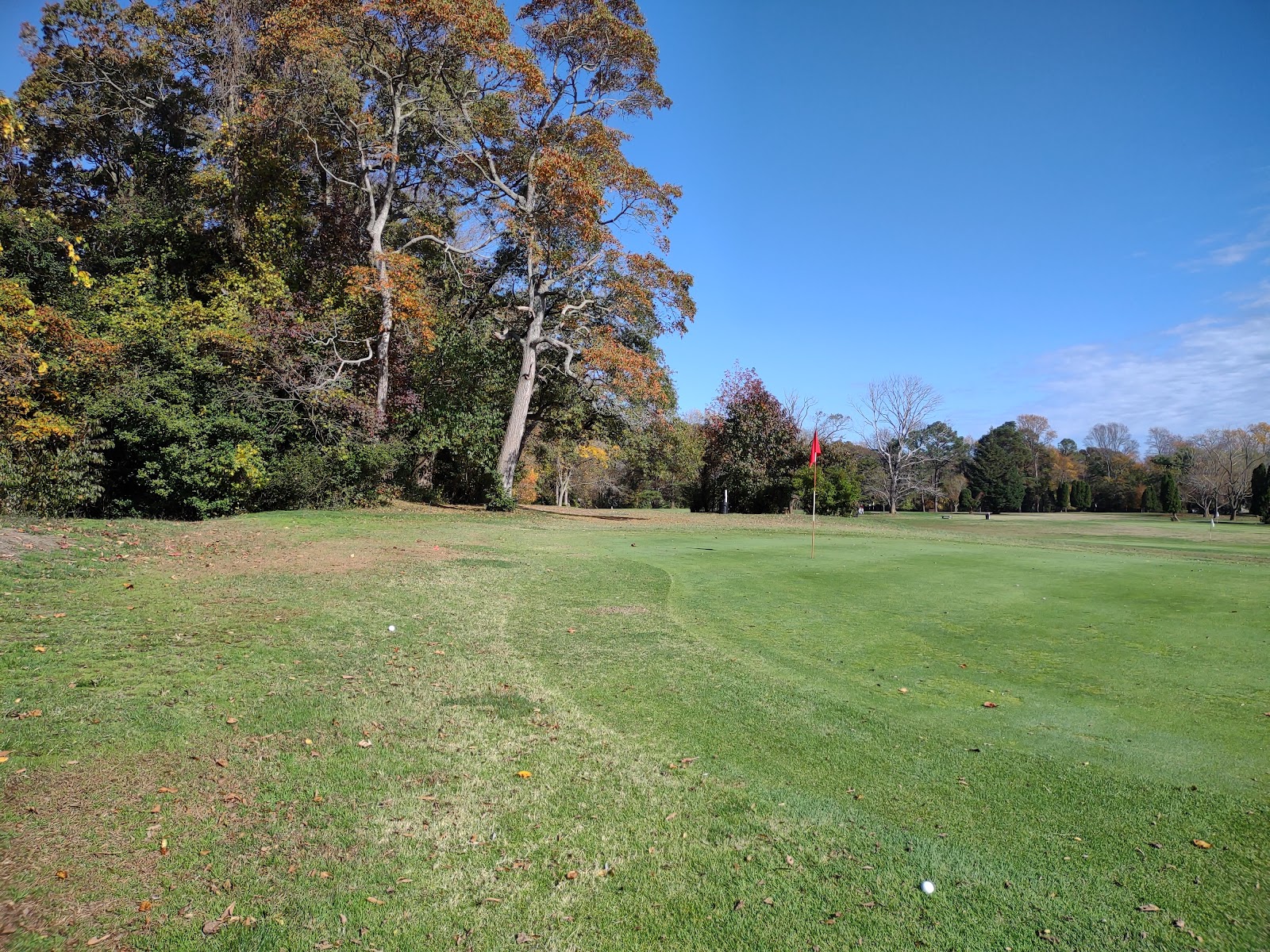 Midway Par 3 Golf Course - Golf Course