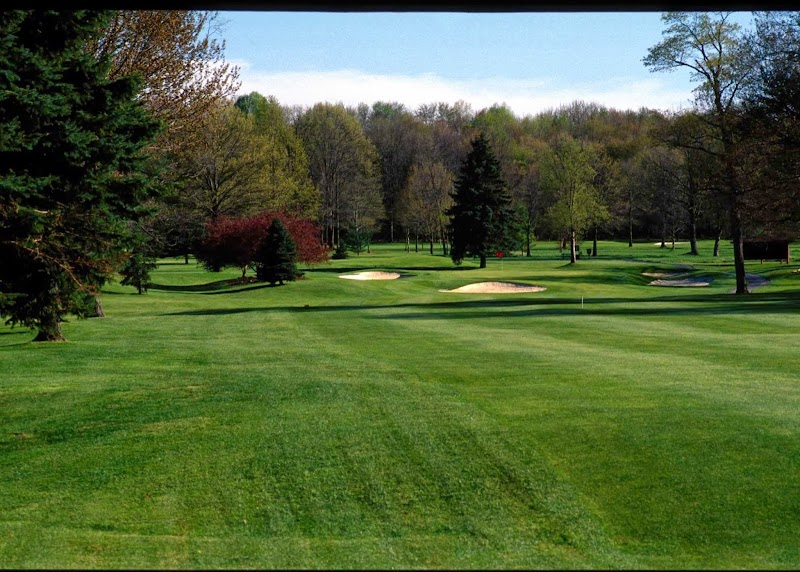 Tannenhauf Golf Club Inc - Golf Course