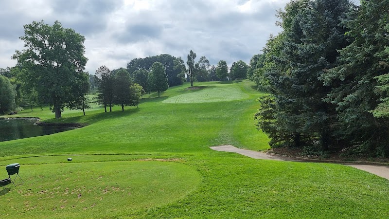 Hill's Heart of the Lakes Golf Course - Golf Course