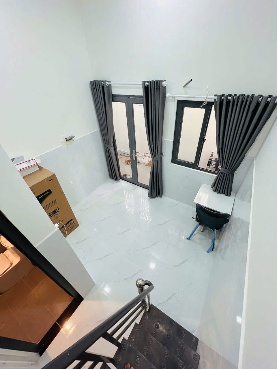 CHO THUÊ CHDV 1 TRỆT 1 LẦU, FULL NỘI THẤT CÓ BAN CÔNG TẠI 443 HUỲNH TẤN PHÁT - 2