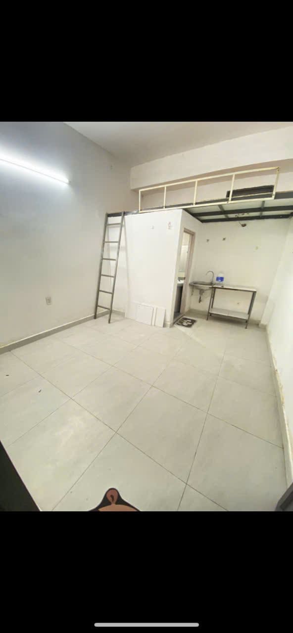 Phòng có gác giá rẻ tại 1135 Huỳnh Tấn Phát - 1