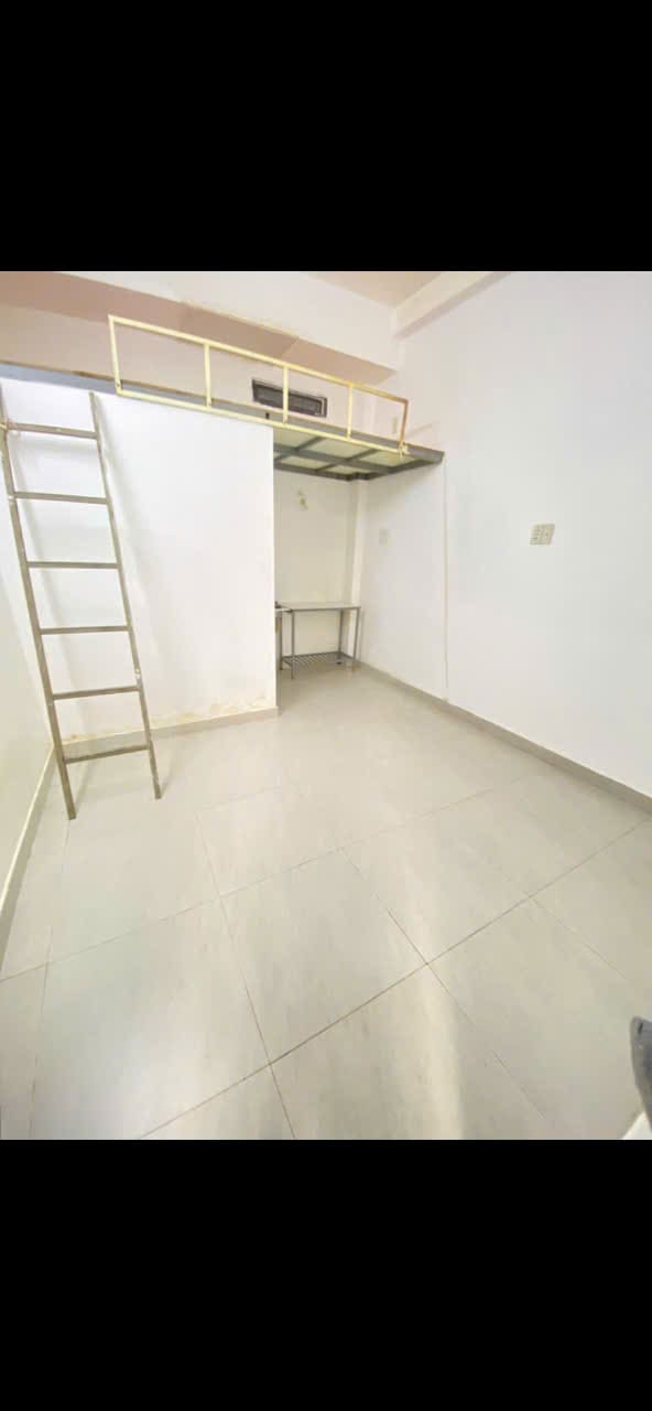 Phòng có gác giá rẻ tại 1135 Huỳnh Tấn Phát - 3