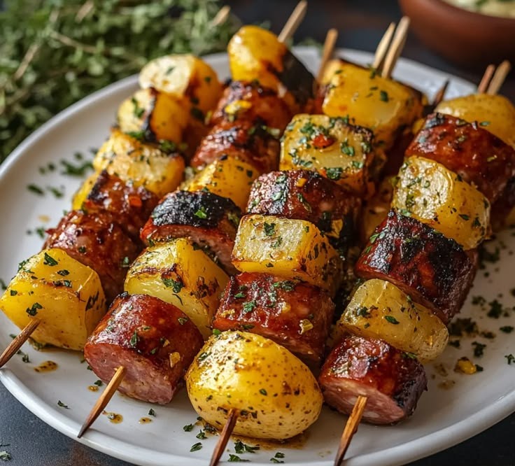 Brochettes Artisanales de Volaille et Dés de Pommes de Terre ou alloco