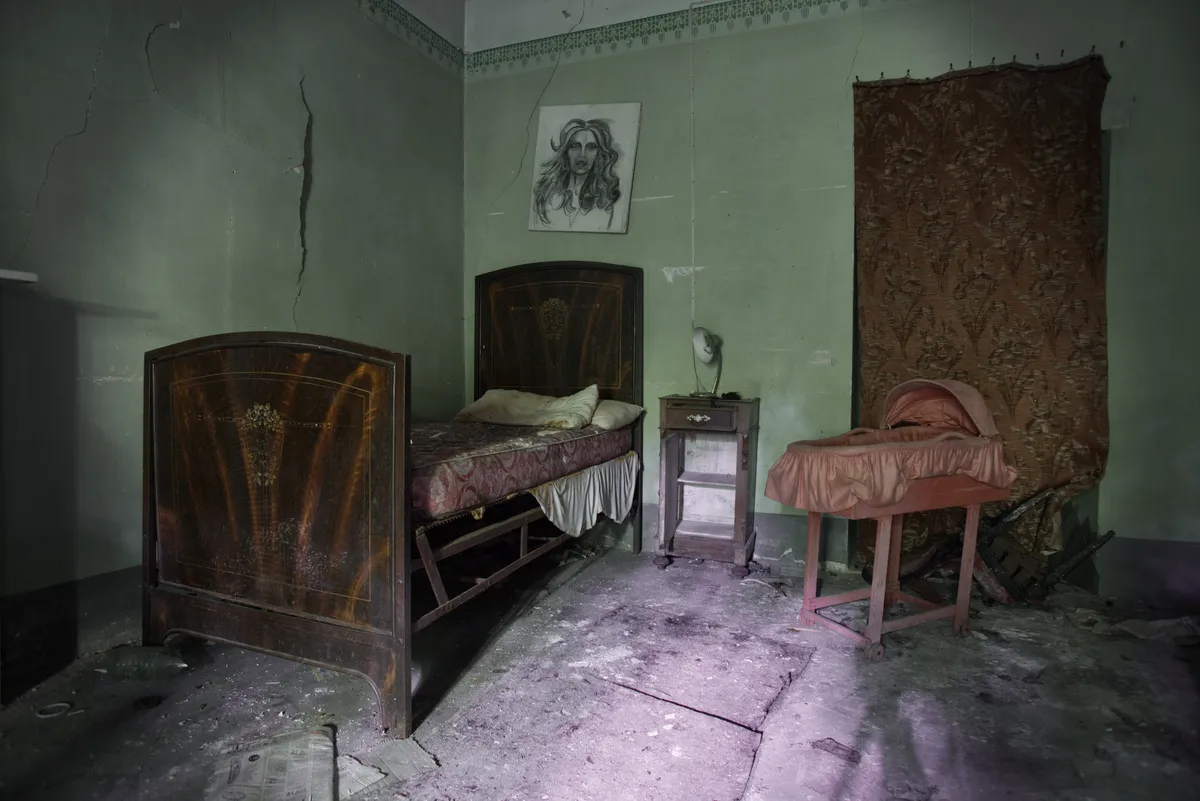 Camera da letto abbandonata