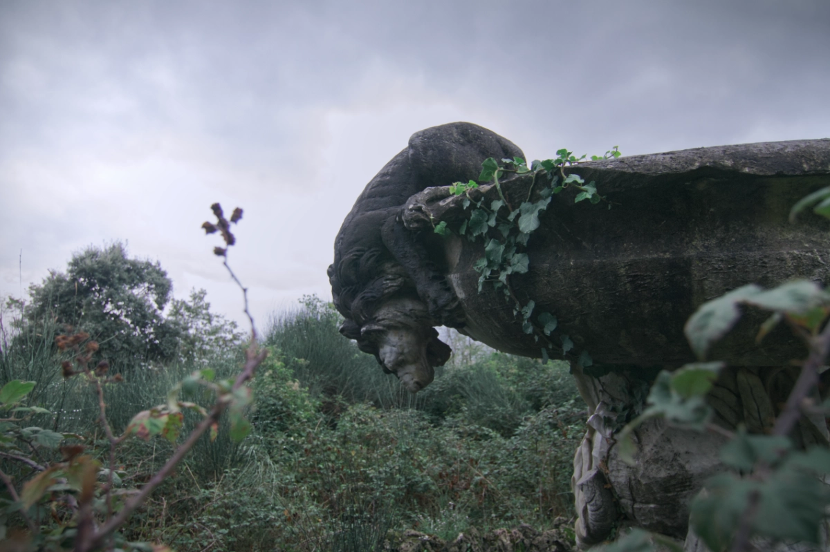 Le fontane nel giardino della villa abbandonata