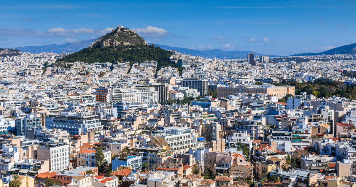 Θέα η Αθήνα με φόντο τον Λυκαββητό