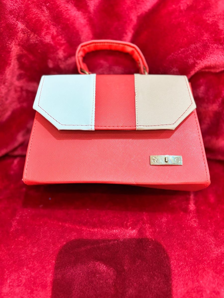 Bolsa roja con blanco