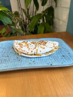 Frango desfiado com queijo coalho