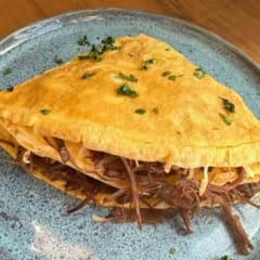 Crepioca de carne de sol e queijo coalho