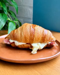 Brie e presunto de parma