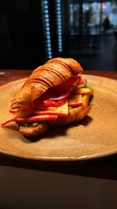 Croissant queijo gouda com parma