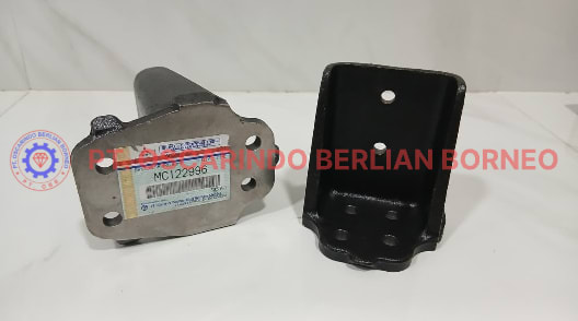 MC122996 / BRACKET RR SPRING BUMPER RH