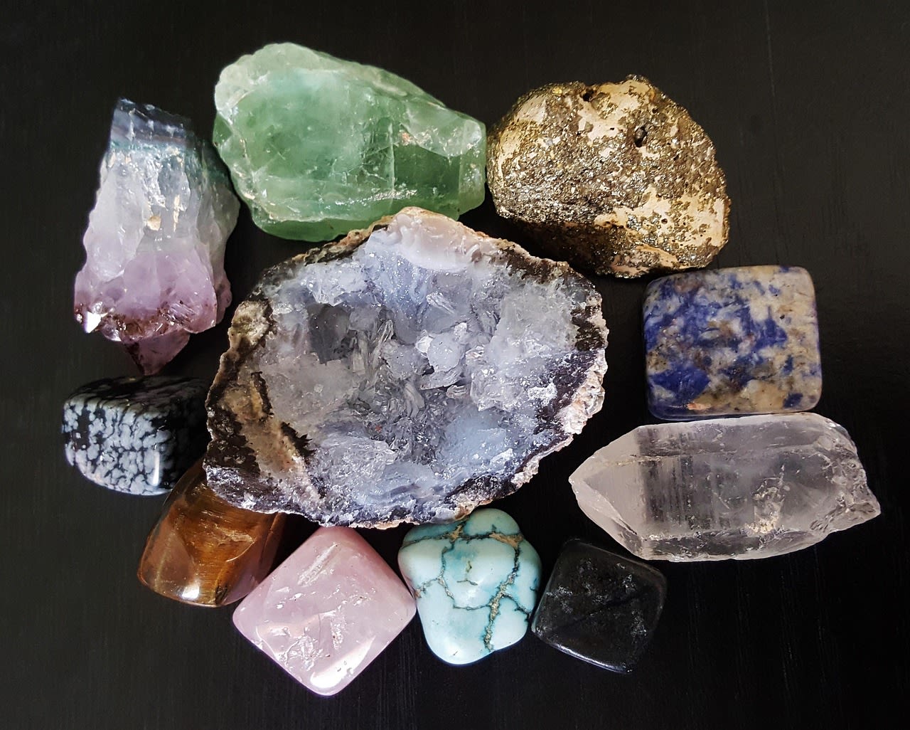 gems, gemstones, semi-precious, stones, amethyst, thunder egg, calcite, clear quartz, rose quartz, tiger's eye, fluorite, obsidian