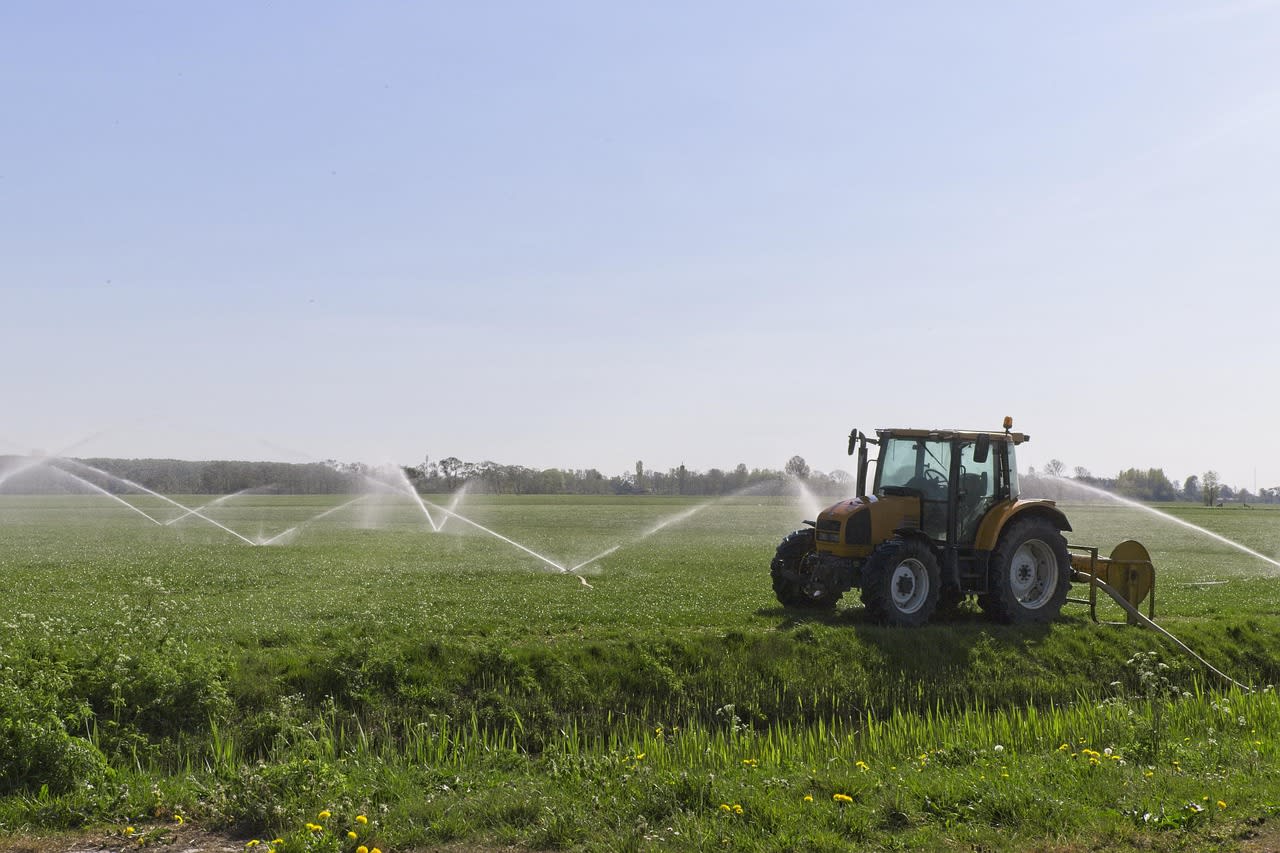 tractor, water, agricultural vehicle, nature, spraying, water hose, irrigation, coverage