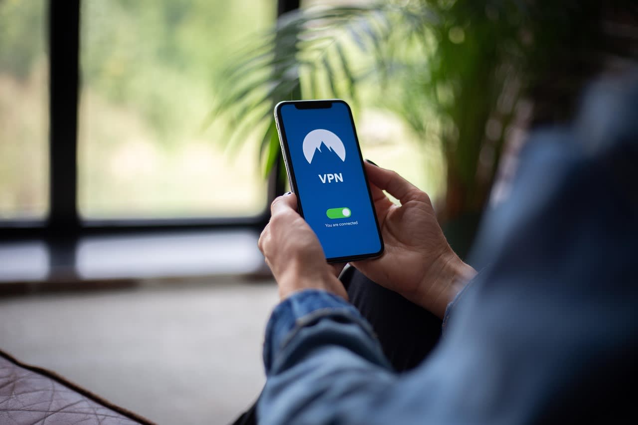 phone, mobile, shop, window, jacket, smartphone, phone case, website, internet, tablet, best tablet, hair, blond, hands, vpn, personal data