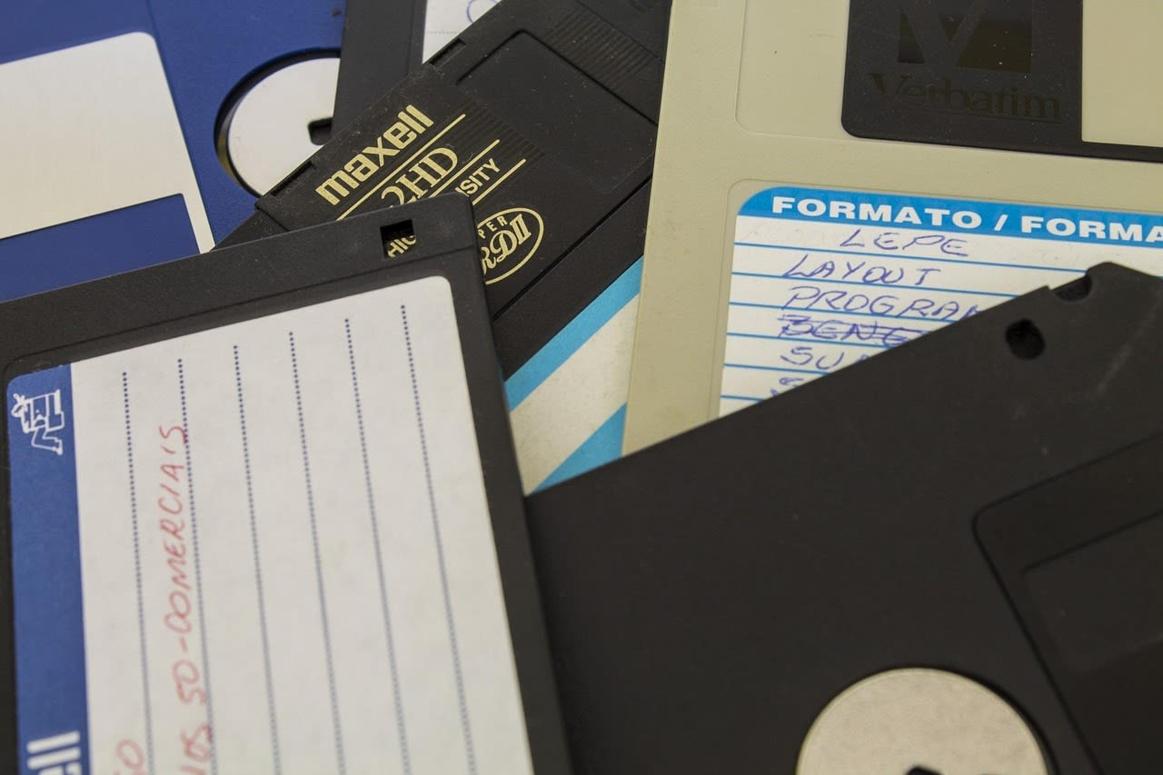 floppy disk, data, disk, floppy, diskette, memory, media, plastic, storage, obsolete, save, magnetic, disc, drive, pc, backup, floppy disk