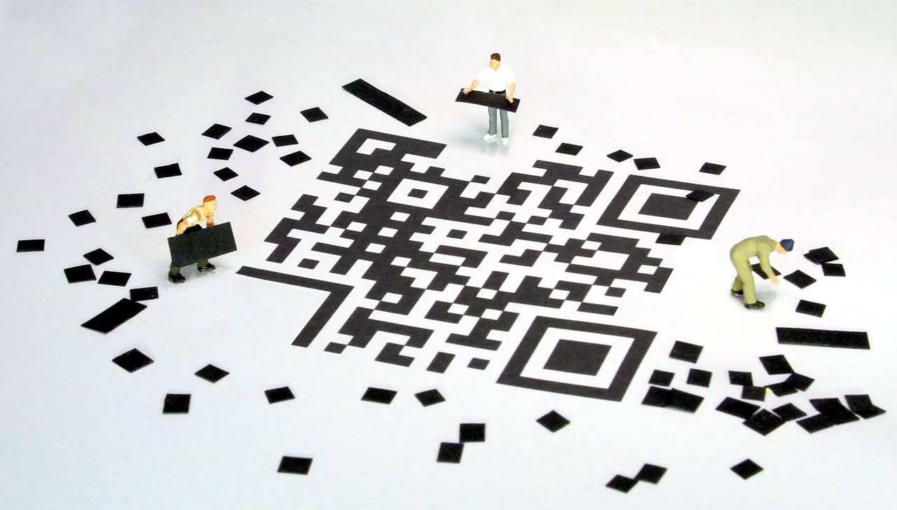 qr code, barcode, miniature figures, tiler, data storage, stone setter, marking, code, automation, industry, security, craft, keycode, computer