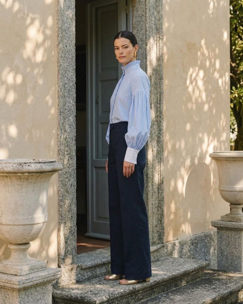 Camisa con lazo y puños blancos y pantalones largos, fotografía de moda con integración IA