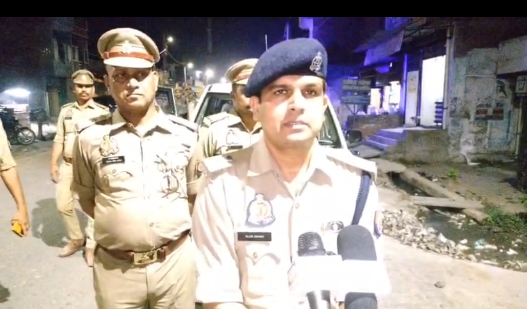 मोहर्रम को लेकर परसदेपुर में  फ्लैग मार्च