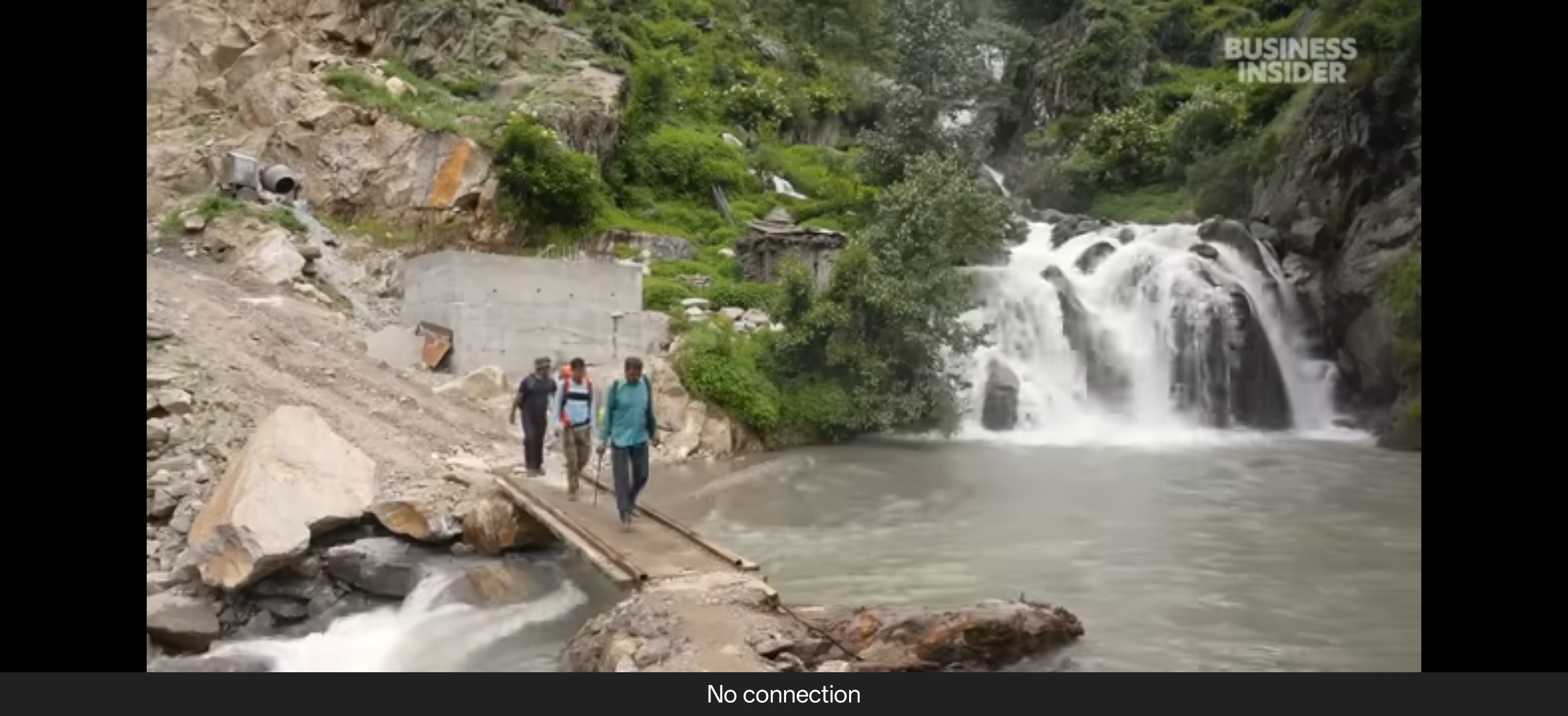 समोधा चौराहे पर भीषण सड़क हादसा, बड़ा हादसा टला;