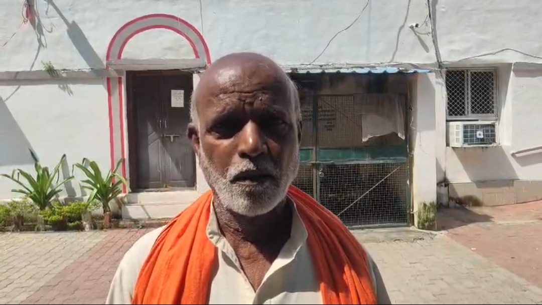 कोटेदार से मारपीट व जातिसूचक गाली-गलौज का आरोप, डीएम से शिकायत